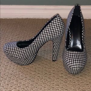 BRAND NEW size 9 Houndstooth heels, never worn!